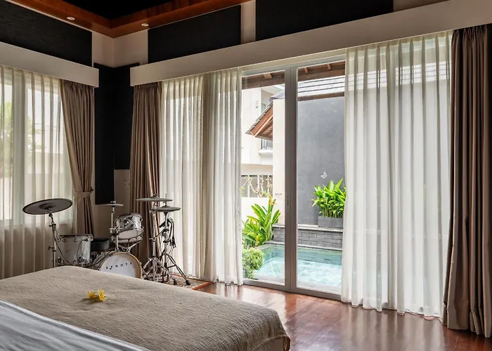 Aresty 3 Bedroom *