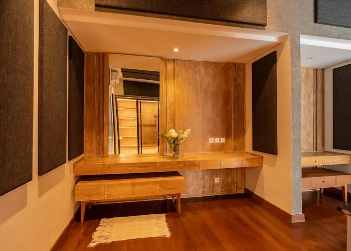 Aresty 3 Bedroom *